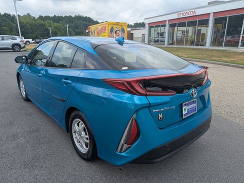 Used 2020 Toyota Prius Prime LE FWD image 3