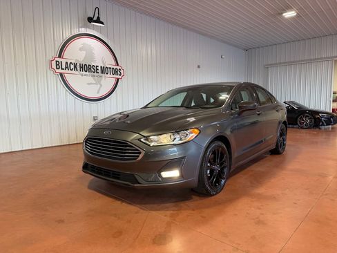 Used 2019 Ford Fusion SE w/ Equipment Group 151A image 4