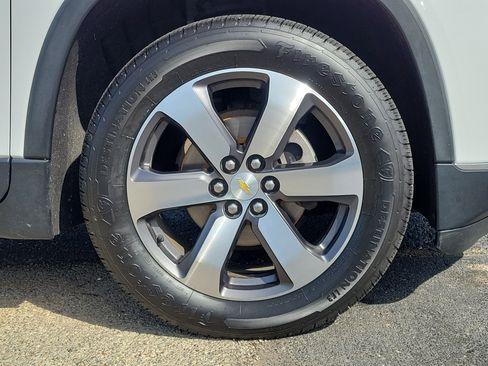 Used 2018 Chevrolet Traverse LT image 5