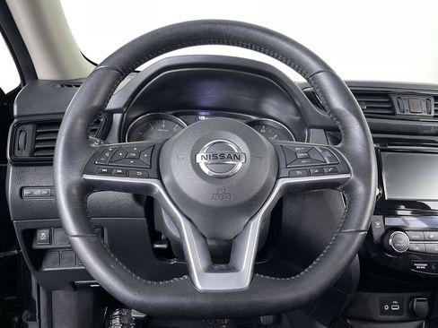 Used 2018 Nissan Rogue SV FWD image 13