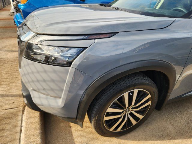 Used 2025 Nissan Pathfinder Platinum FWD image 7