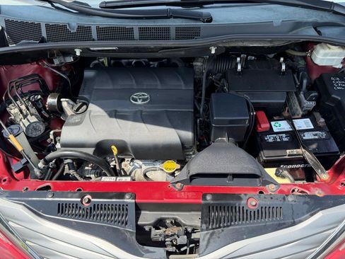Used 2014 Toyota Sienna XLE AWD/4WD image 21