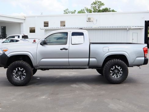 Used 2020 Toyota Tacoma SR image 5