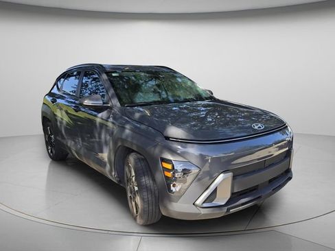 Used 2024 Hyundai Kona SEL w/ Convenience Package FWD image 4
