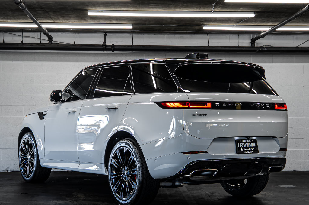 Used 2024 Land Rover Range Rover Sport Dynamic SE AWD/4WD image 3