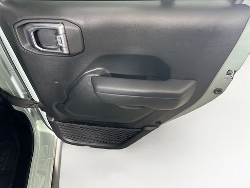 Used 2024 Jeep Wrangler Unlimited AWD/4WD image 27
