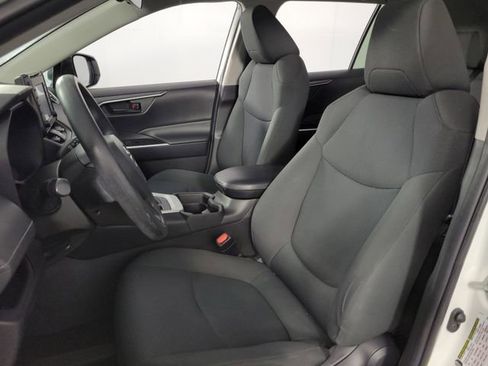 Used 2021 Toyota RAV4 LE image 14
