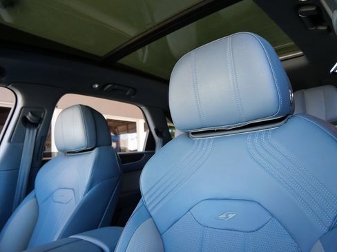 Used 2022 Bentley Bentayga AWD/4WD image 18