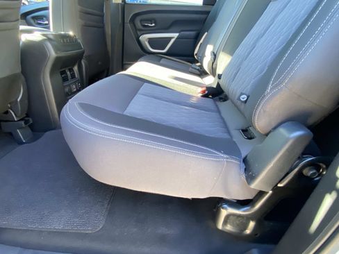 Used 2021 Nissan Titan SV w/ SV Convenience Package image 17