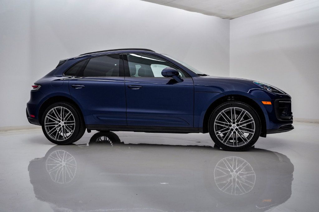 Certified 2026 Porsche Macan AWD/4WD image 9