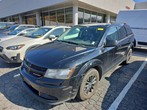 Used 2020 Dodge Journey SE w/ SE Popular Equipment Group image 3