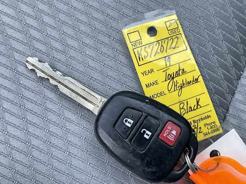 Used 2019 Toyota Highlander LE image 27