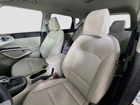 Used 2025 Kia Soul LX w/ LX Technology Package FWD image 14