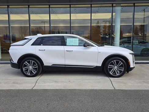 Certified 2024 Cadillac Lyriq Luxury w/ LPO, Floor Liner Package image 6