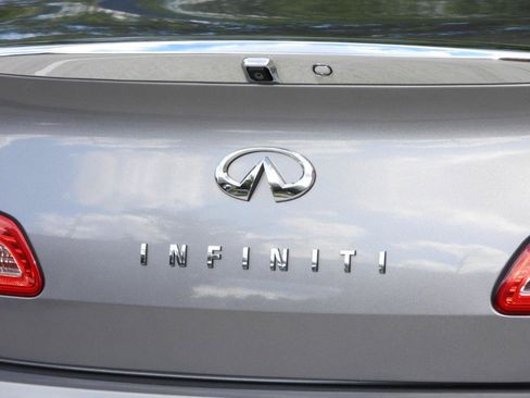 Used 2015 INFINITI Q40 w/ Moonroof Package RWD image 9