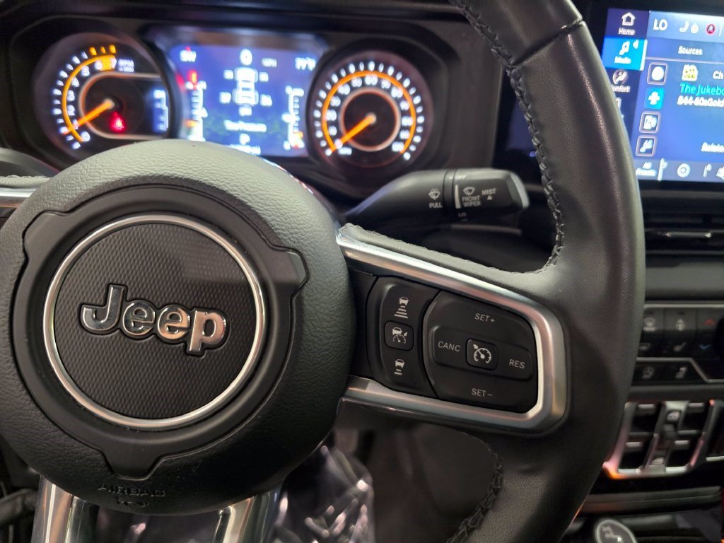 Used 2025 Jeep Wrangler Unlimited Sahara AWD/4WD image 19