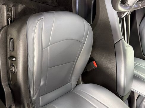 Used 2019 Buick Enclave Essence FWD image 12