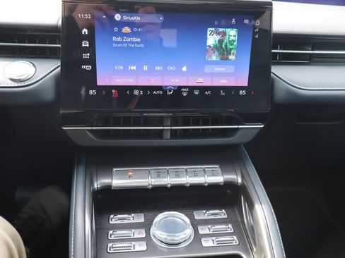 Used 2024 Lincoln Nautilus Reserve w/ Equipment Group 202A image 17