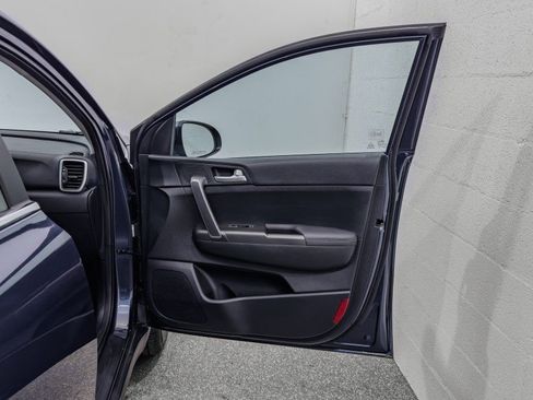 Used 2022 Kia Sportage LX image 17