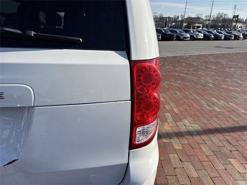 Used 2019 Dodge Grand Caravan SE image 11