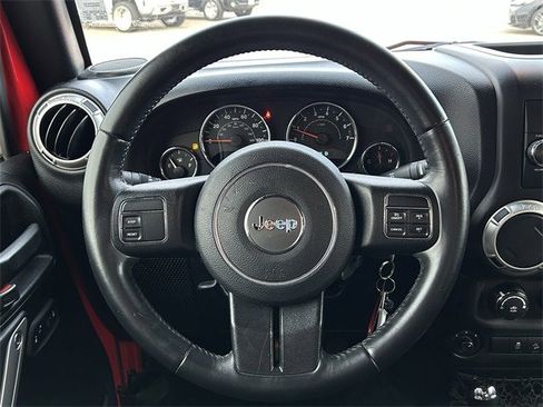 Used 2017 Jeep Wrangler Sahara image 13