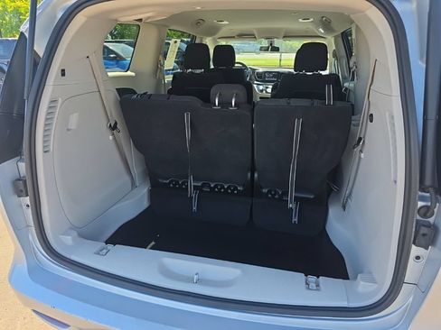 Used 2022 Chrysler Voyager LX FWD image 13