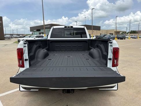 New 2026 RAM 3500 Laramie AWD/4WD image 25