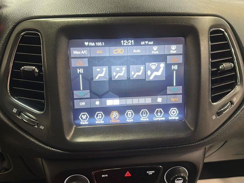 Used 2020 Jeep Compass Trailhawk image 18