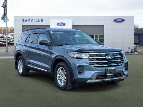 Used 2025 Ford Explorer Active image 2