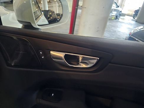 Certified 2022 Volvo XC60 B5 Momentum w/ Climate Package AWD/4WD image 11