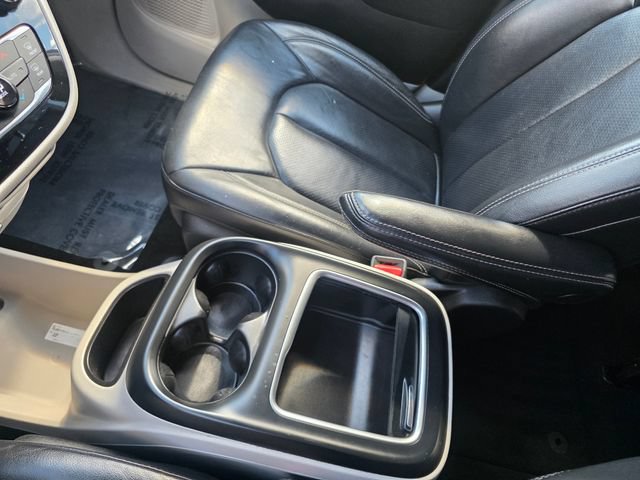 Used 2022 Chrysler Pacifica Touring-L FWD image 30