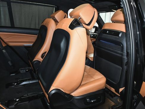 Used 2023 BMW X7 xDrive40i w/ Executive Package image 87