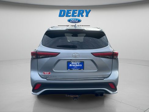 Used 2021 Toyota Highlander XSE AWD/4WD image 5