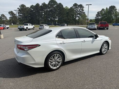 Used 2020 Toyota Camry XLE image 8