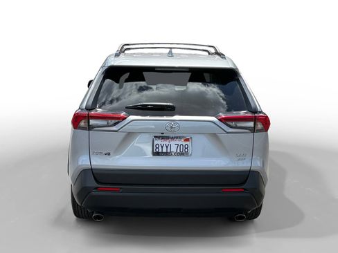 Used 2021 Toyota RAV4 XLE AWD/4WD image 4