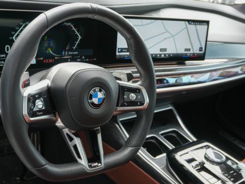 Certified 2023 BMW 760i xDrive w/ Luxury Rear Seating Package image 6