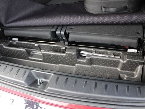 Used 2023 Mercedes-Benz EQB 300 4MATIC image 29