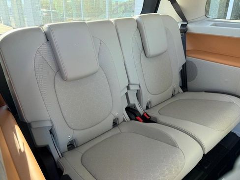 New 2025 Volkswagen ID. Buzz 1st Edition image 6