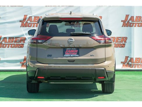 Used 2024 Nissan Rogue SV w/ SV Premium Package FWD image 2