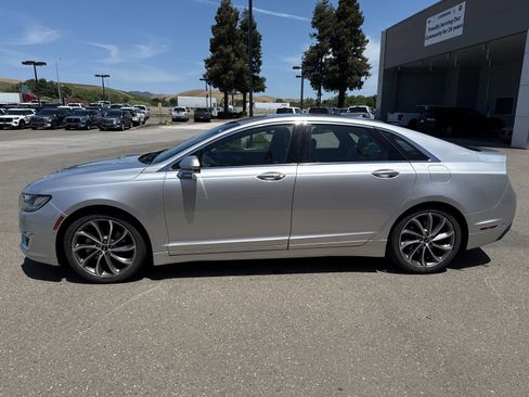 Used 2018 Lincoln MKZ Reserve w/ Technology Package FWD image 2