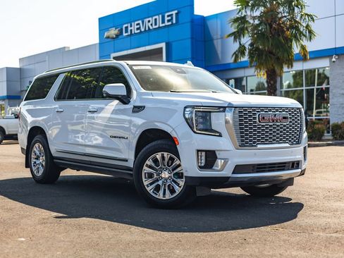 Used 2024 GMC Yukon XL Denali w/ Advanced Technology Package AWD/4WD image 1