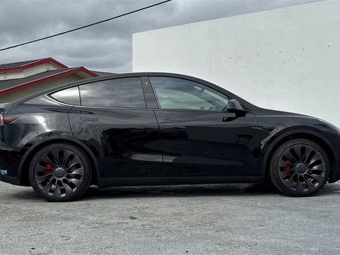 Used 2020 Tesla Model Y Performance image 3