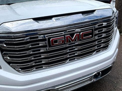 Used 2023 GMC Sierra 1500 Denali AWD/4WD image 3