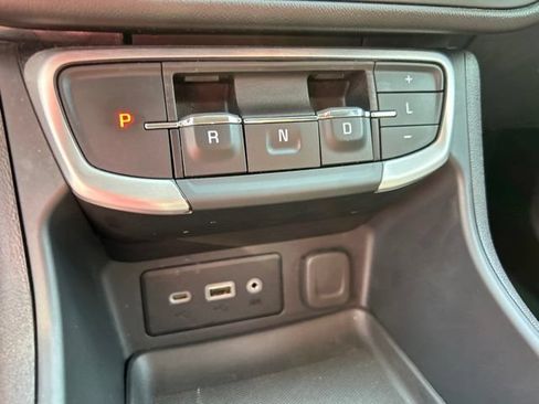 Used 2024 GMC Terrain SLE FWD image 25
