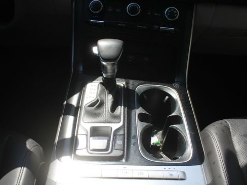 Certified 2024 Kia Carnival LX FWD image 38