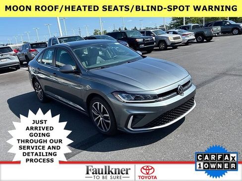 Used 2025 Volkswagen Jetta SE FWD image 1