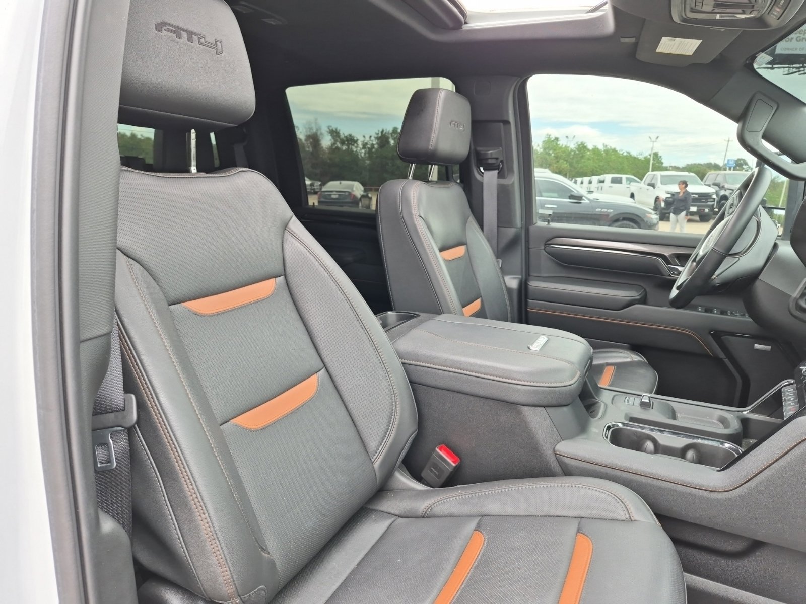 Used 2024 GMC Sierra 2500 AT4 w/ AT4 Premium Plus Package AWD/4WD image 6
