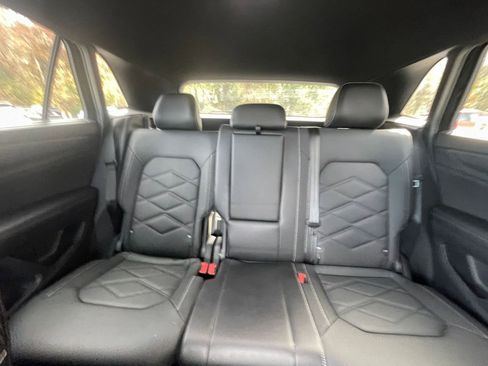 Used 2025 Volkswagen Atlas Cross Sport SE image 34