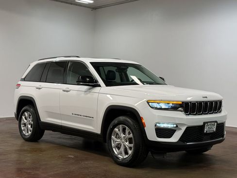 Used 2023 Jeep Grand Cherokee Limited image 23