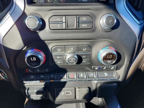 Used 2021 GMC Sierra 1500 SLT w/ SLT Premium Plus Package image 21